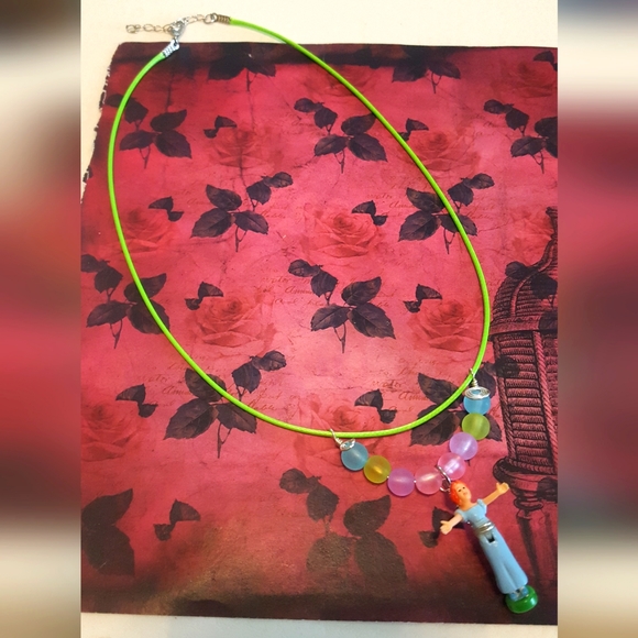 Disney Peter Pan Wendy Polly Pocket Cord Necklace - Picture 2 of 5